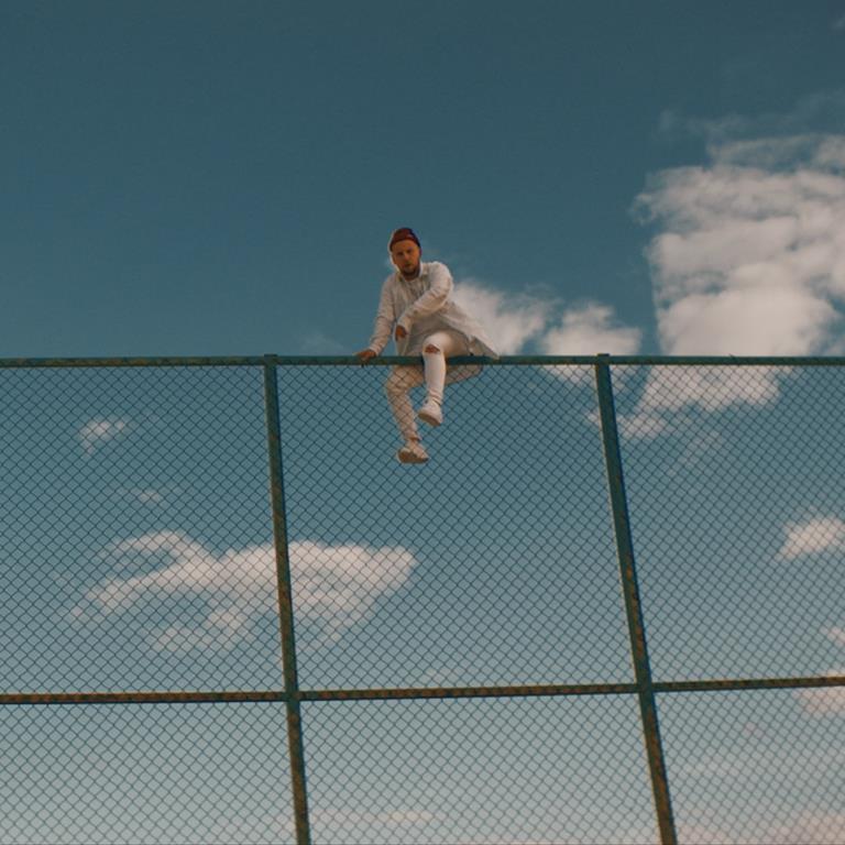 Monatik представил свой самый летний клип